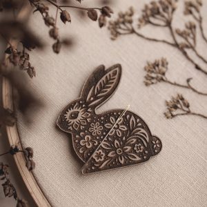 Nadelhalter Folk Hase