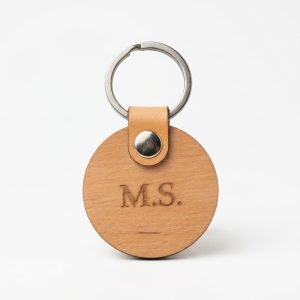 Runder Holz-Schlüsselanhänger mit Gravur – Erlenholz & Leder